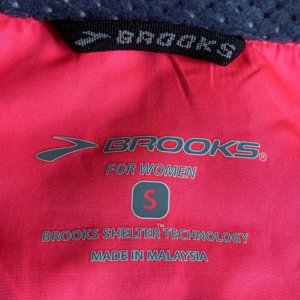 Brooks Women's Nightlife Essential Run Vest Bright Pink/ Anthracite Small EUC - Picture 8 of 14